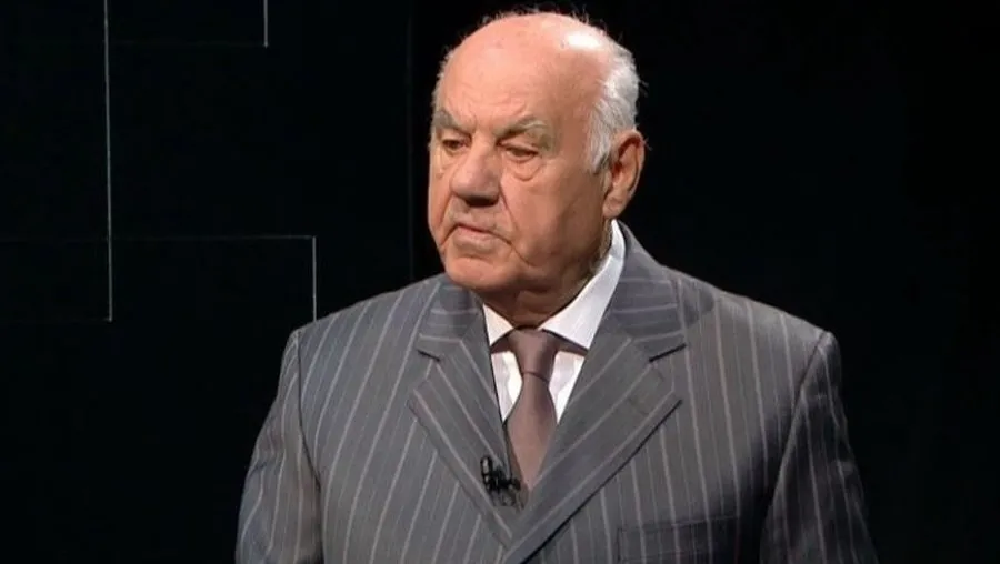 Ish-presidenti Alfred  Moisiu bën për një lek politikanët