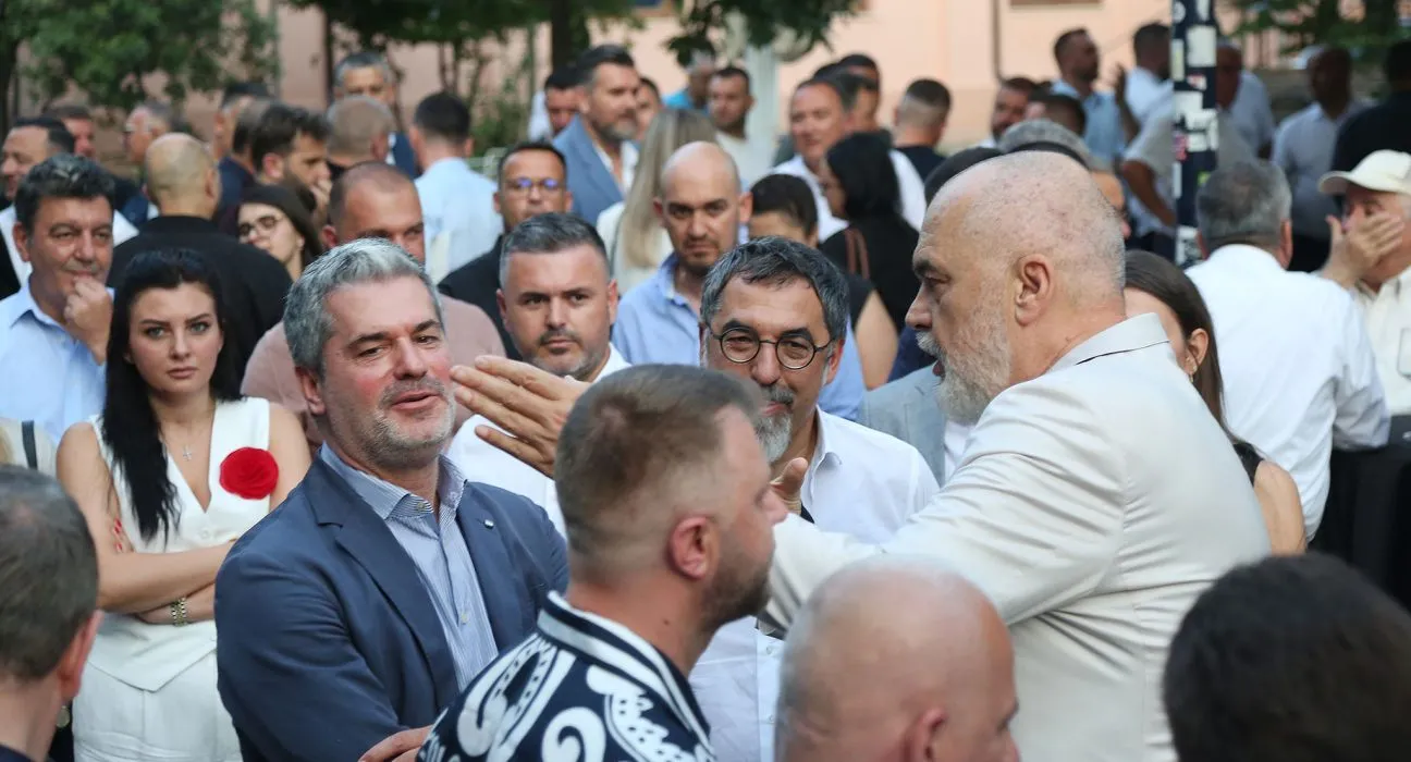 Kush po e tredh Ermal Dredhën?
