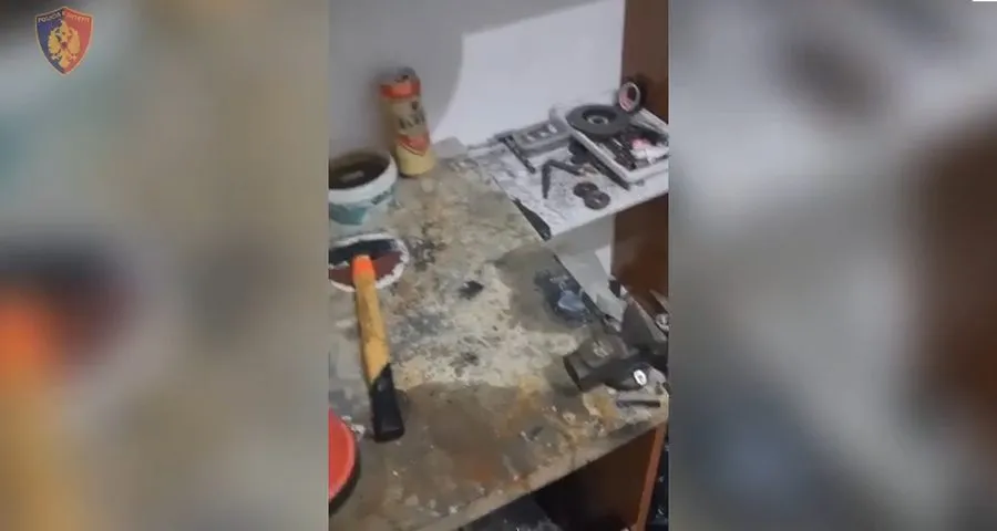 30-vjeçarit i zbulohet punishtja ku prodhonte silenciatorë në Tiranë