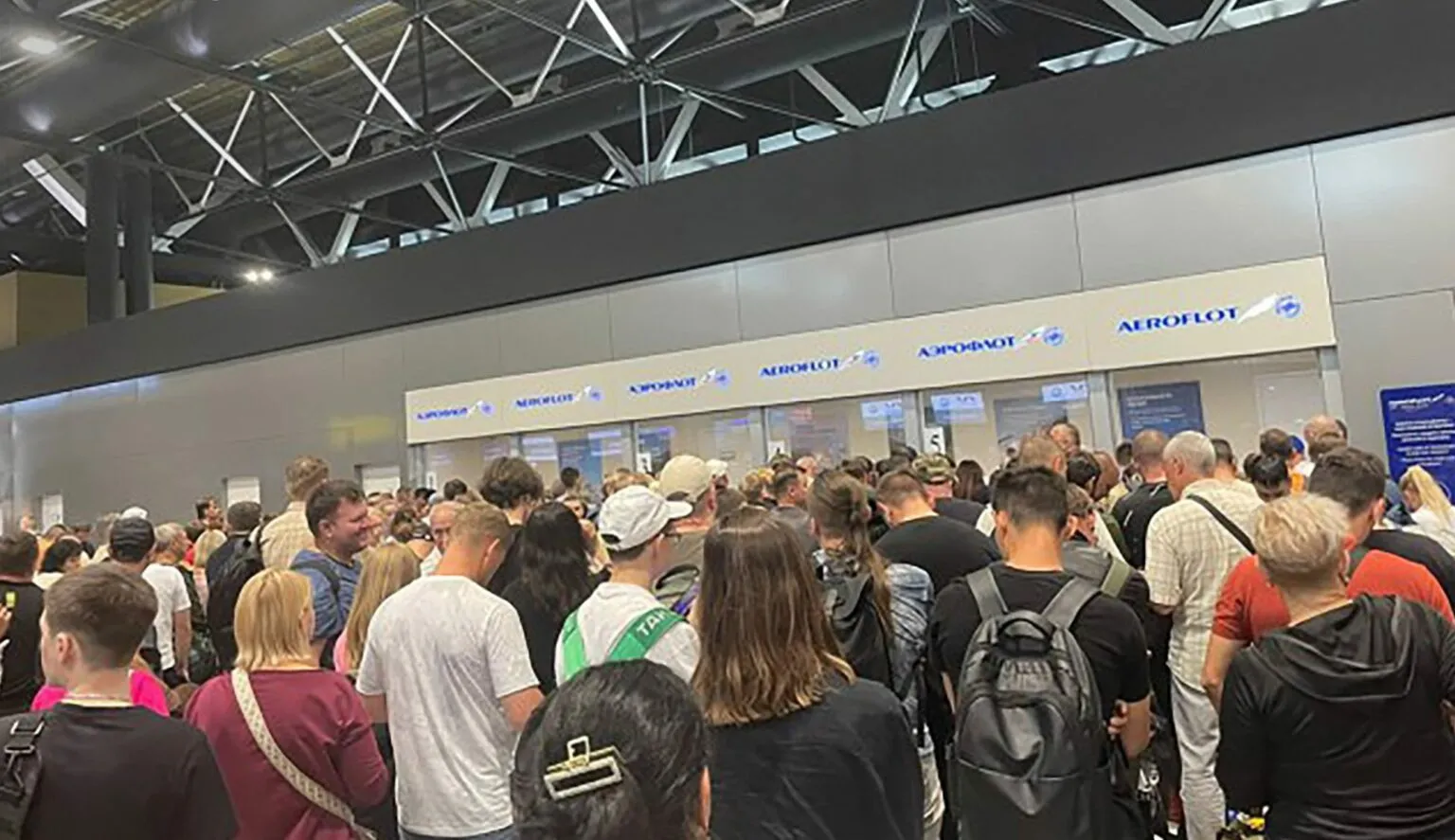 Ukraina, mbyll aeroportet e Moskës  me droné