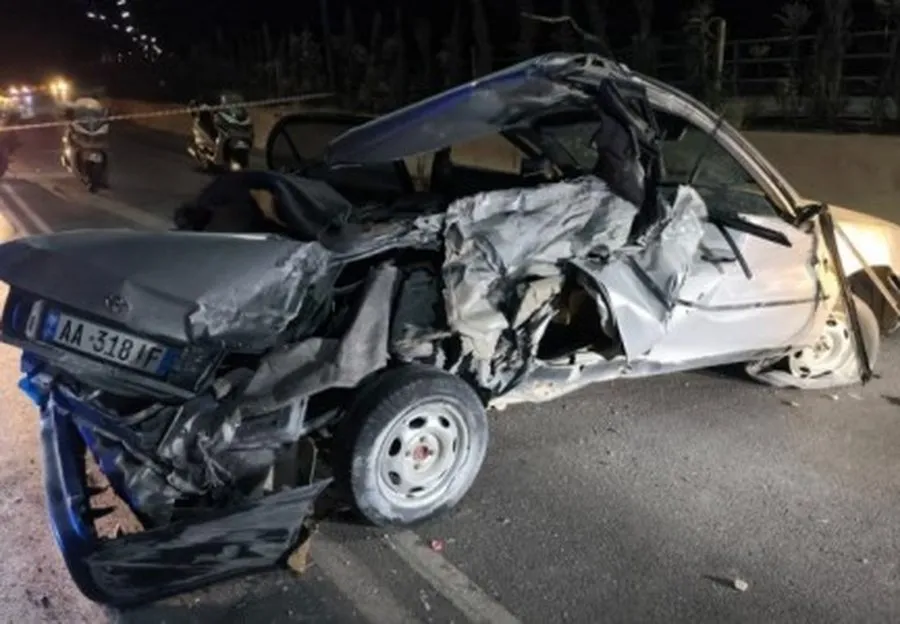 Dhërmi, shoferi i dehur përplaset me barrierat; humb jetën 9-vjeçari