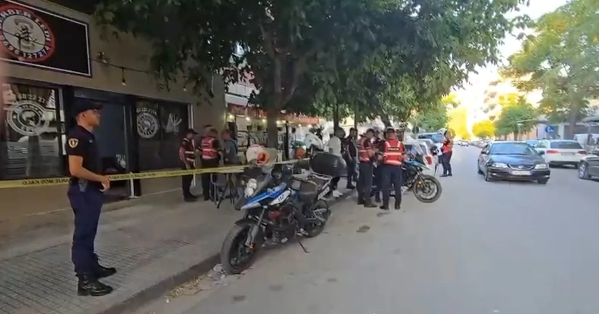 Plagosje me thikë në një berberhane në Vlorë