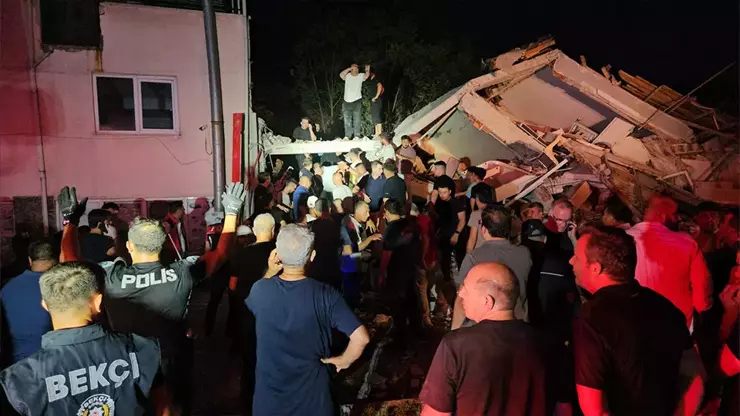 VIDEO/ Momenti kur tërmeti 6.1 ballë shkund Turqinë Perëndimore