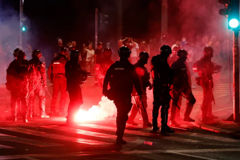 Serbi, 42 policë dhe 70 protestues të plagosur nga protestat