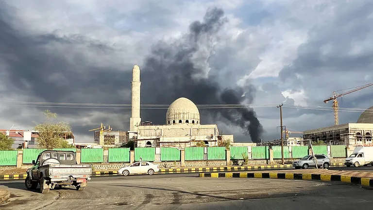 Raketa izraelite mbi rebelët Houthi në Jemen