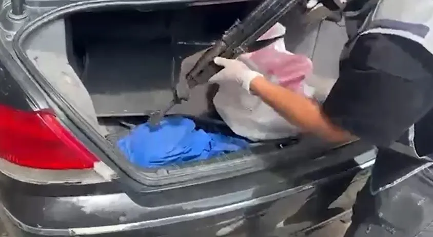 Arrestohet 38-vjeçari në Tiranë me automatik në makinë
