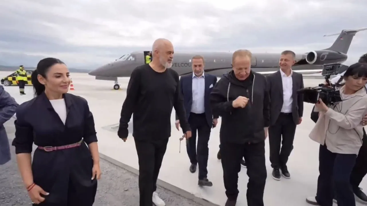 Pacollit po i bëjnë presion për t’i marrë aeroportin e Vlorës me forcë