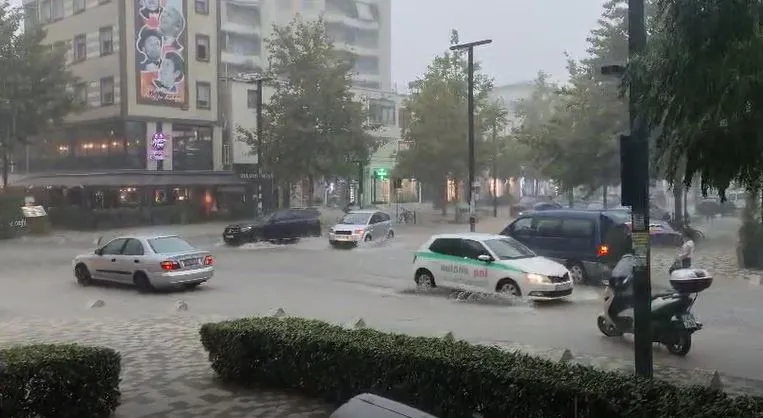 Stuhia e fuqishme shkakton probleme në vend