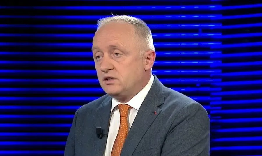 Kur institucionet trajtohen si objekte kulti