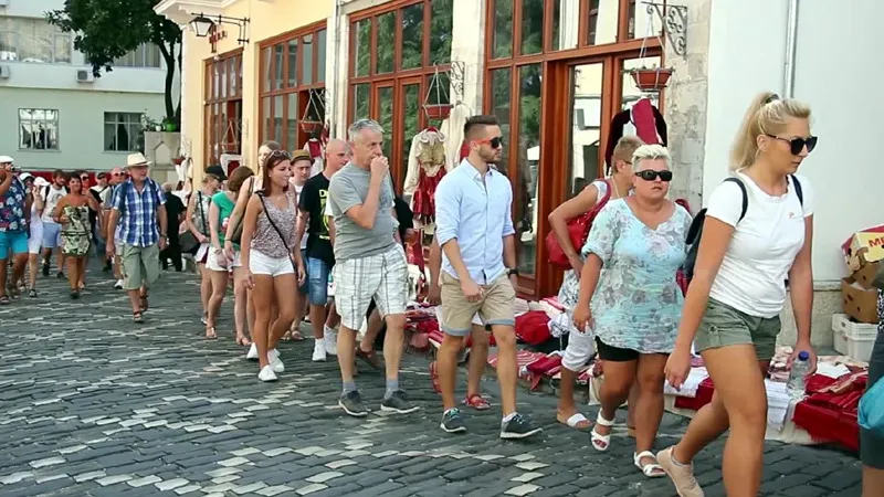 Turizmi po rrit  koston e jetesës për shqiptarët
