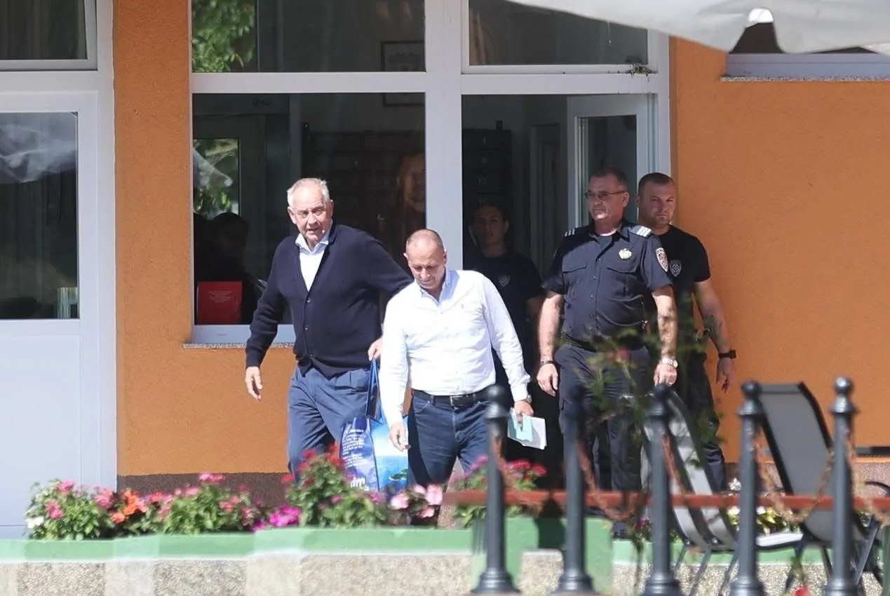 Ish-kryeministri kroat Ivo Sanader lë burgun
