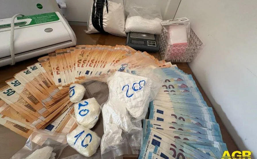Shqiptari ishte në arrest shtëpie por shiste drogë