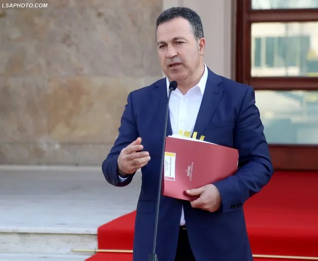 Niko Peleshi zëvendëson Elisa Spiropalin