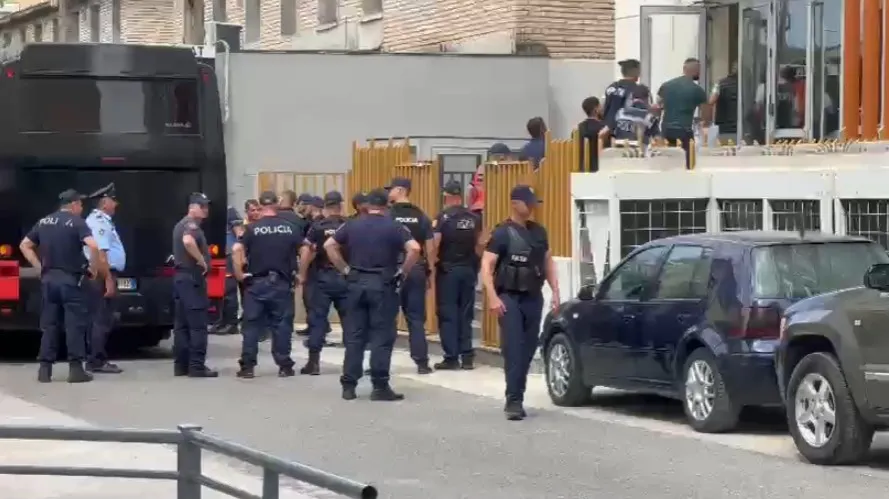 29 persona mbeten në qeli, vetëm njëri lihet i lirë