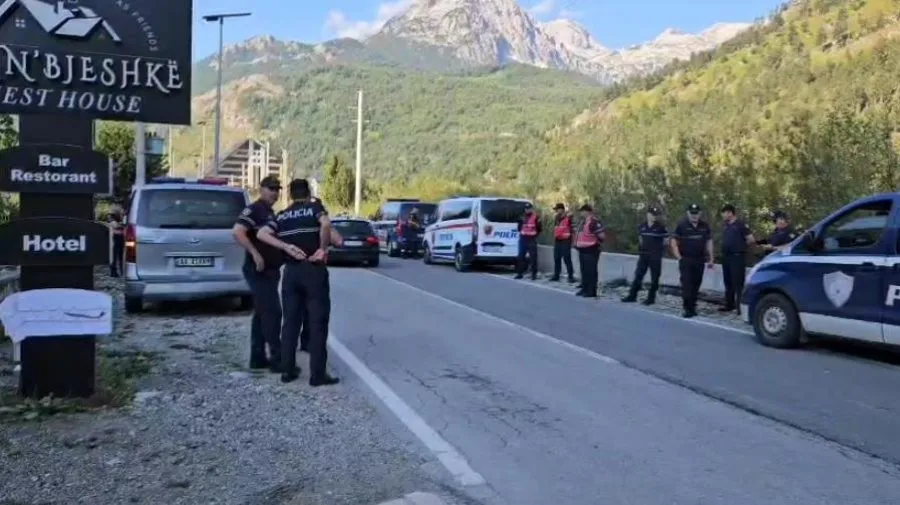 Valbonë/ IKMT fillon prishjen e  bujtinave prej druri