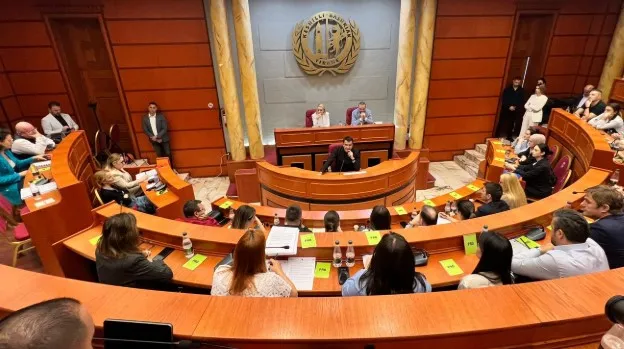 Këshilltarët e PS mbledhje të jashtëzakonshme sot në selinë rozë