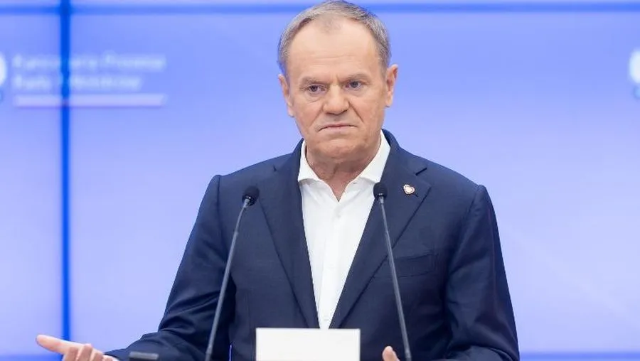 Tusk paralajmëron Rusinë: Do t’i rrëzojmë avionët luftarakë
