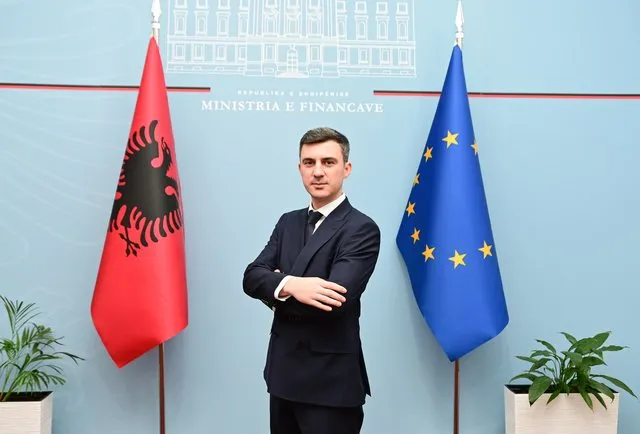 Një zëvendësministër pa gjurmë dhe kontradiktor