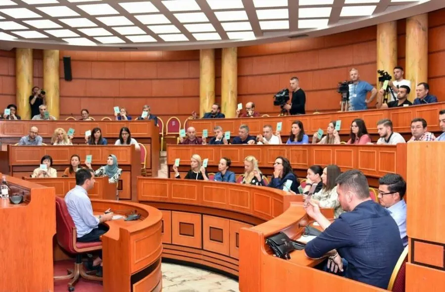 Rama “varrosi” shëmbëlltyrën e tij politike Erion Veliaj