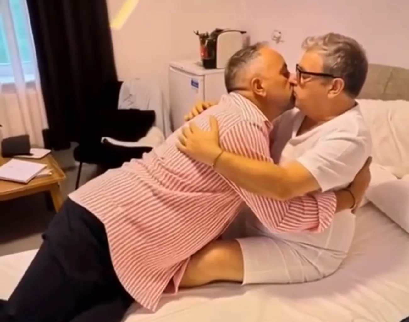 Video/ Diella i bën  video  Vangjushit pas hekurave!