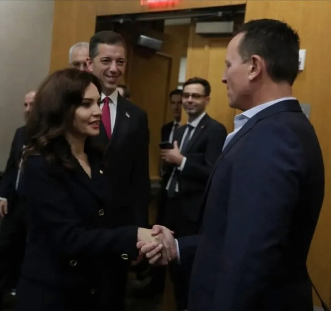 Çfarë mesazhesh mbart kjo fotografi e freskët nga New Yorku?