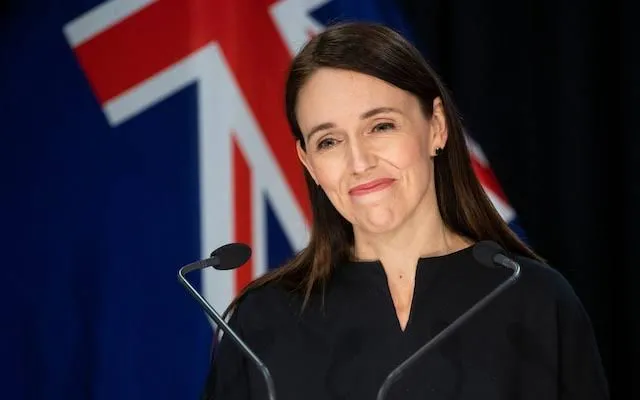 JACINDA ARDERN: “Qeverisa me mirësi”