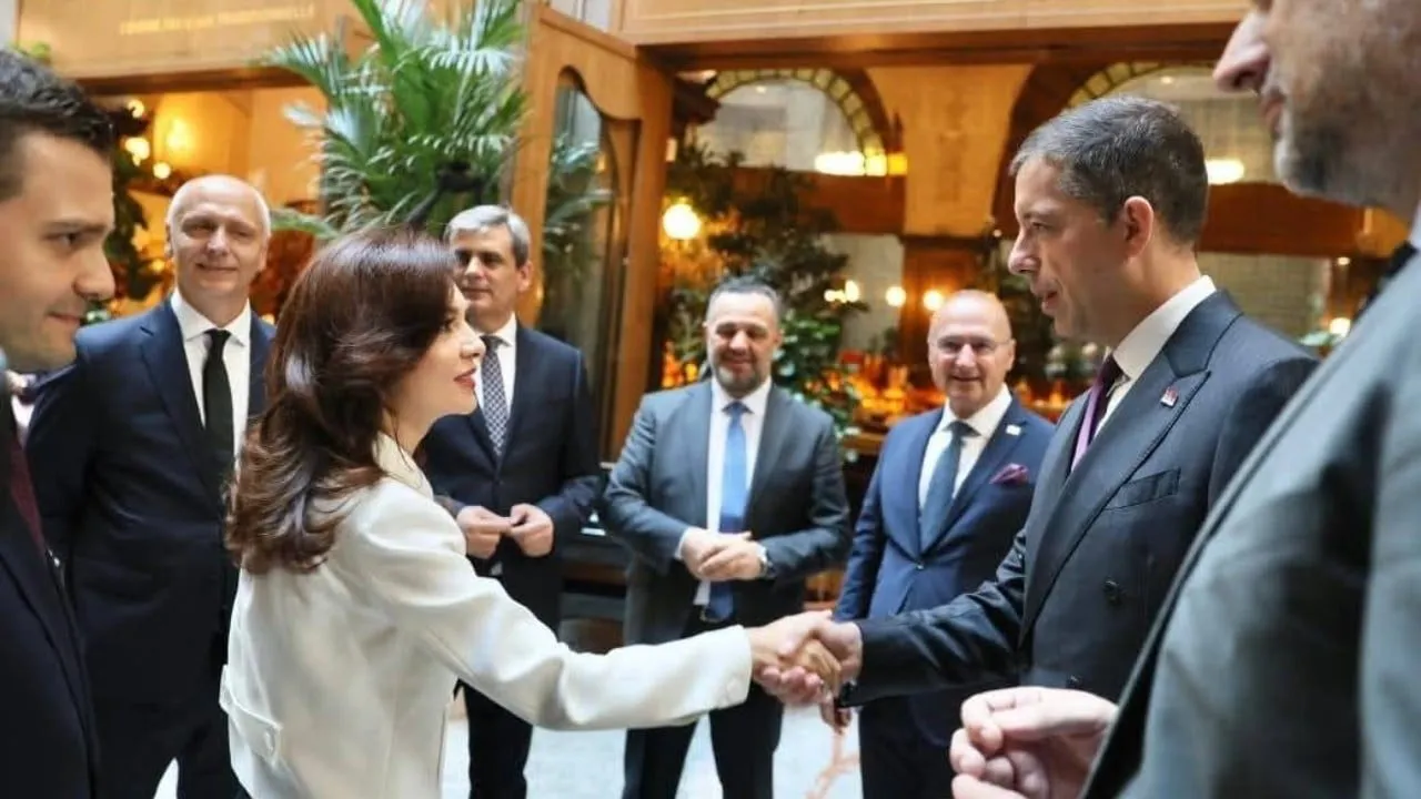 Takim në Nju Jork, Spiropali shtrëngon duart me Gjuriç, ministri serb shmang foton