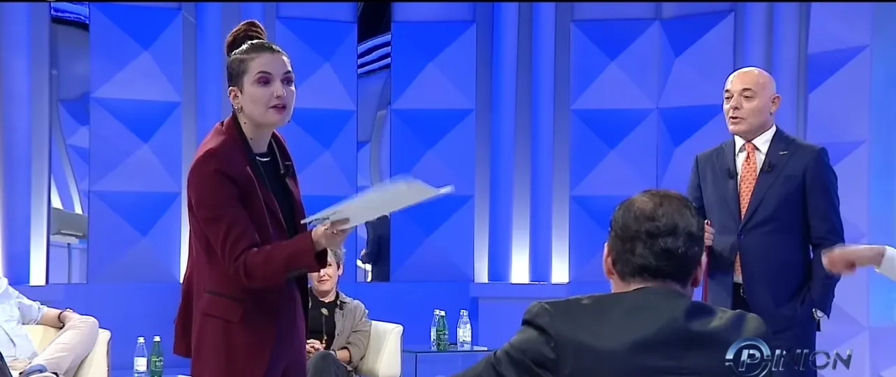 “Bënë sakrile!” Pastor Pano për aktivisten Xheni Karaj: Donin të putheshin goca me goca në kishë