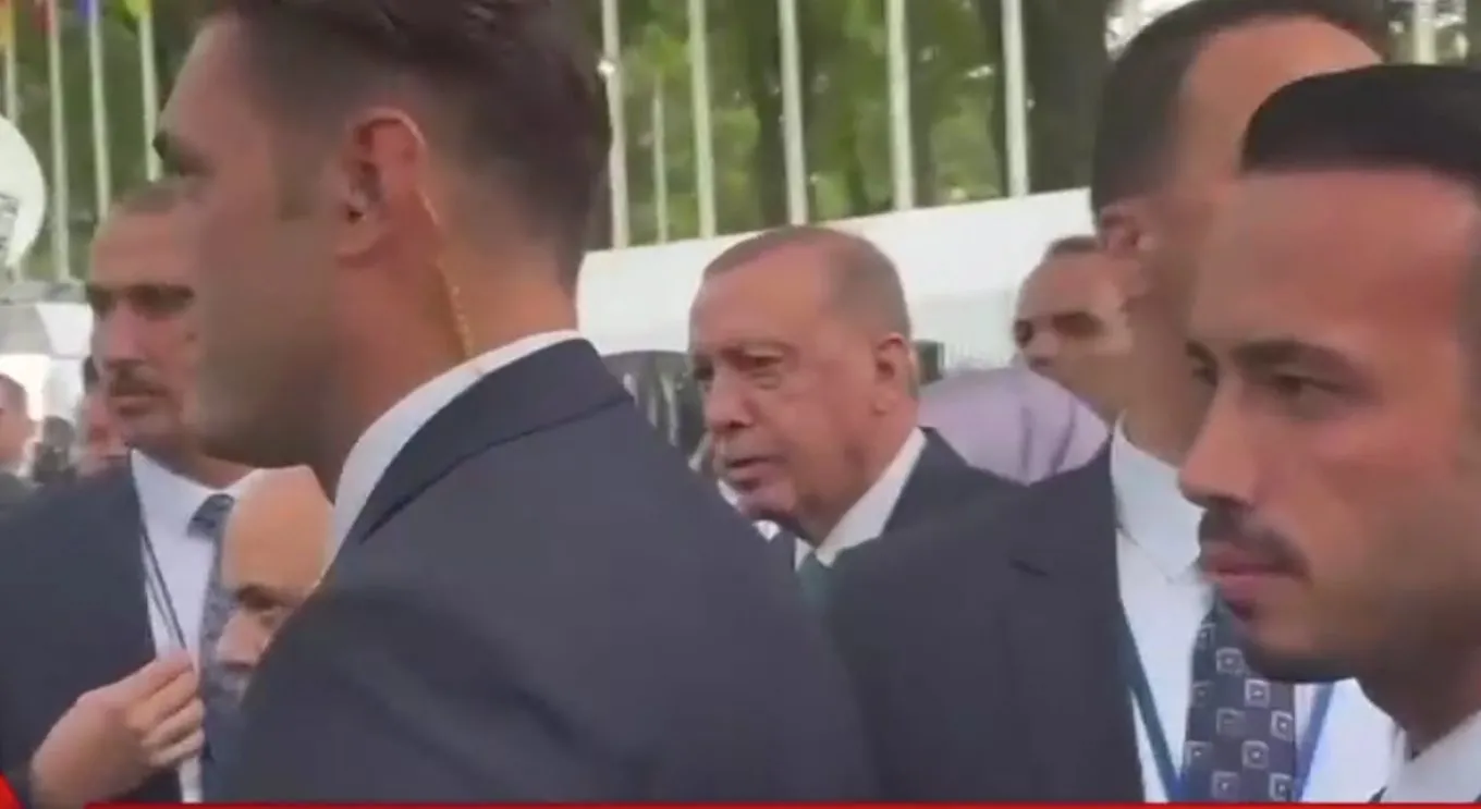 Trump shkakton “trafik diplomatik”! Erdogan i irrituar, Macron e merr me humor