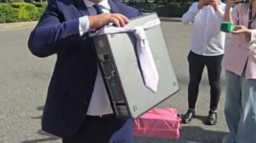 Kjo nuk pritej! ‘Burri’ i ministres Diella mbërrin në Kuvend