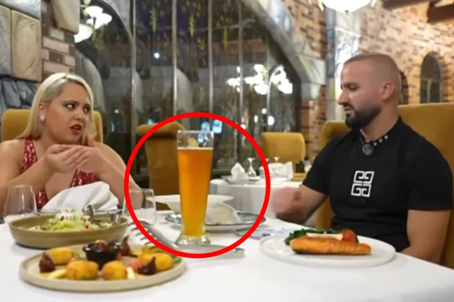 Konkurenti kërkoi leje për t’u falur, por birra shkëlqen mbi tavolinë