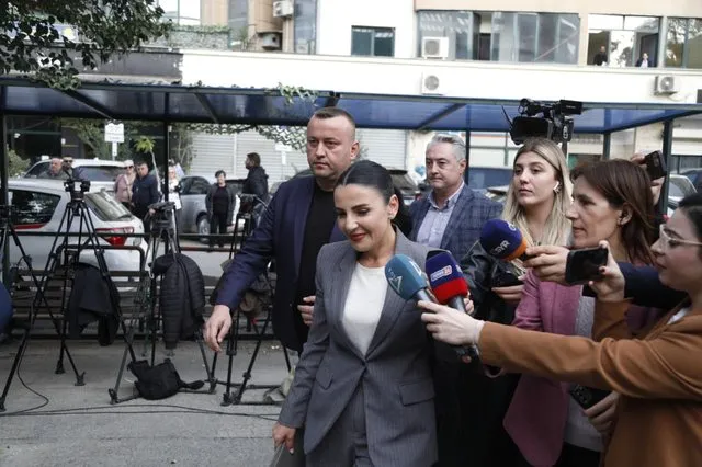 Balluku pranon para gazetareve: Zyrtarisht nën hetim!