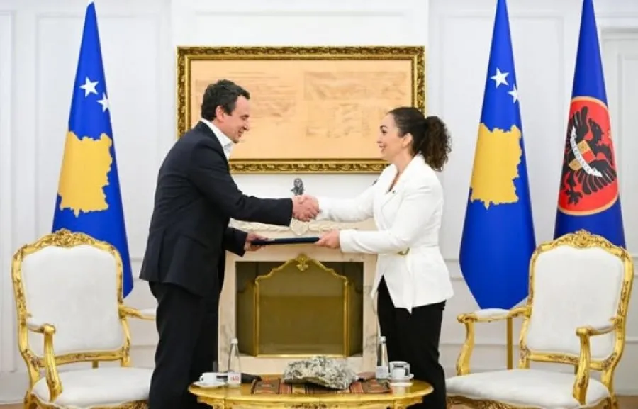 Osmani dekreton  Kurtin për formimin e Qeverisë së re të Kosovës