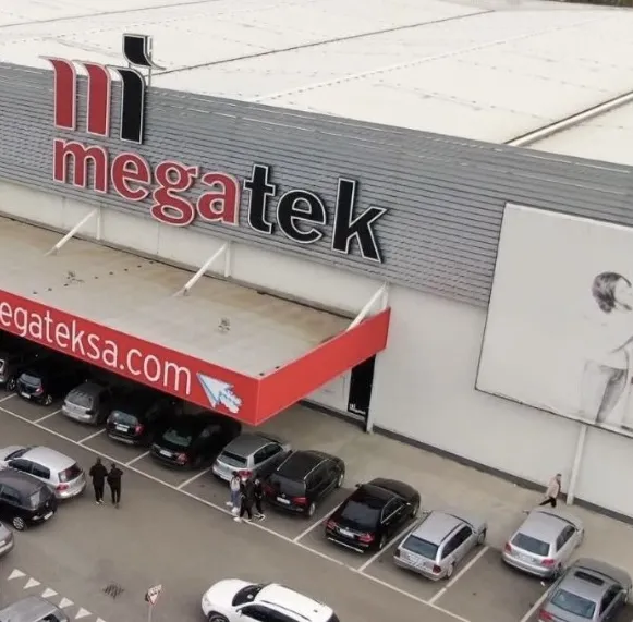 Të shtëna armësh  tek Megatek i Rinasit, një i plagosur