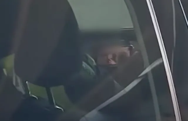 Skandal! Polici kapet duke parë video +18 në orar të punës