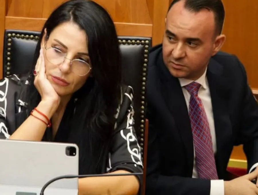 Balliu akuza mazhorancës: Doni t’ia mbathni si shoqja Balluku