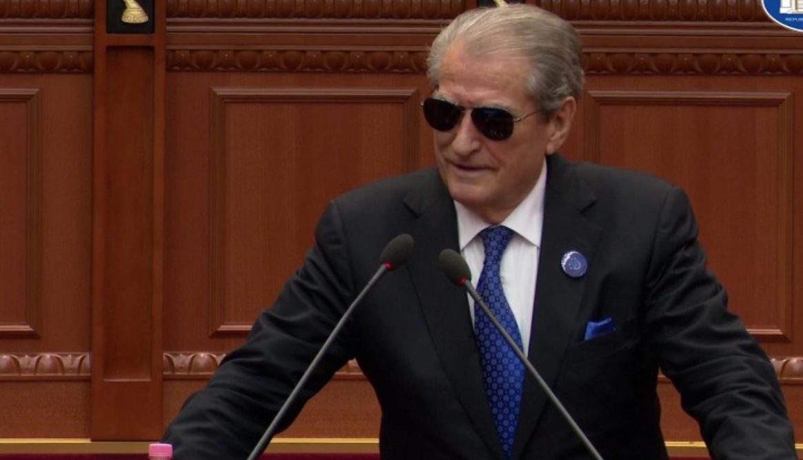 Dumani dhe Çela në Kuvend, Berisha zbardh kulisat e mazhorancës