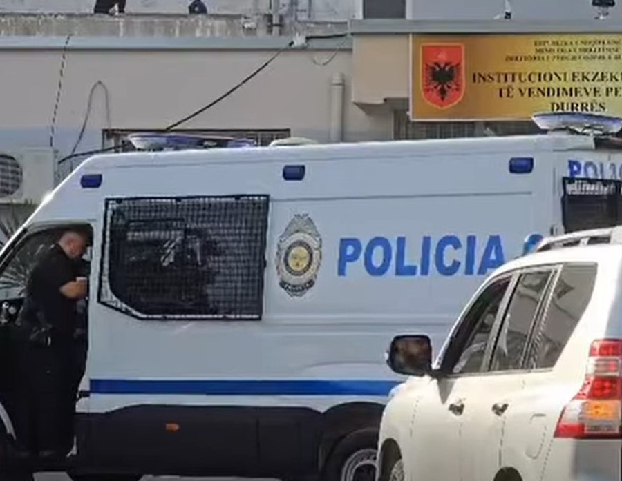 Erion Veliaj lë qelinë dhe niset drejt Tiranës (VIDEO)
