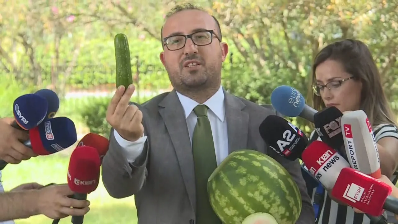 Deputetin e merr malli për Ramën: Të vijë ta puthim pak!