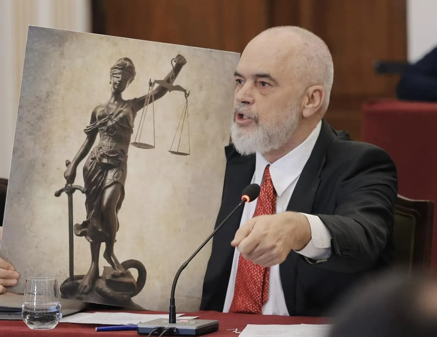 Rama ‘mpreh shpatën’, shkurton fondet për SPAK-un dhe KLGJ-në