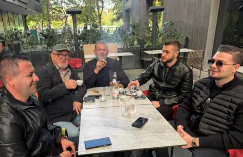 Berisha tha që është arratisur, Tom Doshi: Jam në mes të Tiranës