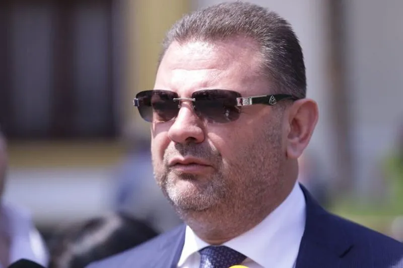 Tom Doshi kërkon zyra nga shteti në 60 bashki të vendit