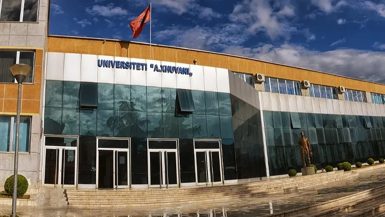 Denoncimi: Regjistrimet fiktive po mbajnë hapur degët e Universitetit