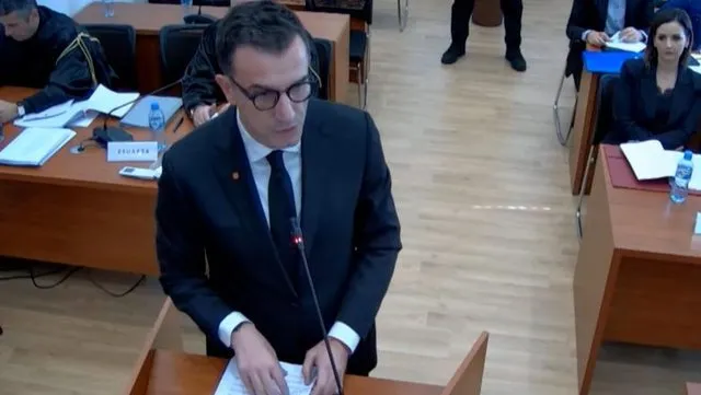 Akuza, fyerje e tradhëti, Veliaj ‘me shpatë në krahë’ në Kushtetuese