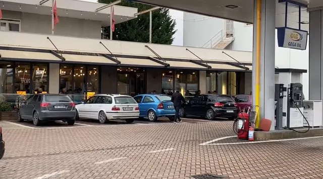 Vrasja me 2 viktima në Manzë, kamarieri rrëfen ngjarjen tragjike