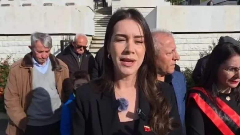 ‘Fëlliqet’ deputetja e PS, ngatërron ditën e Çlirimit me të Pavarësisë