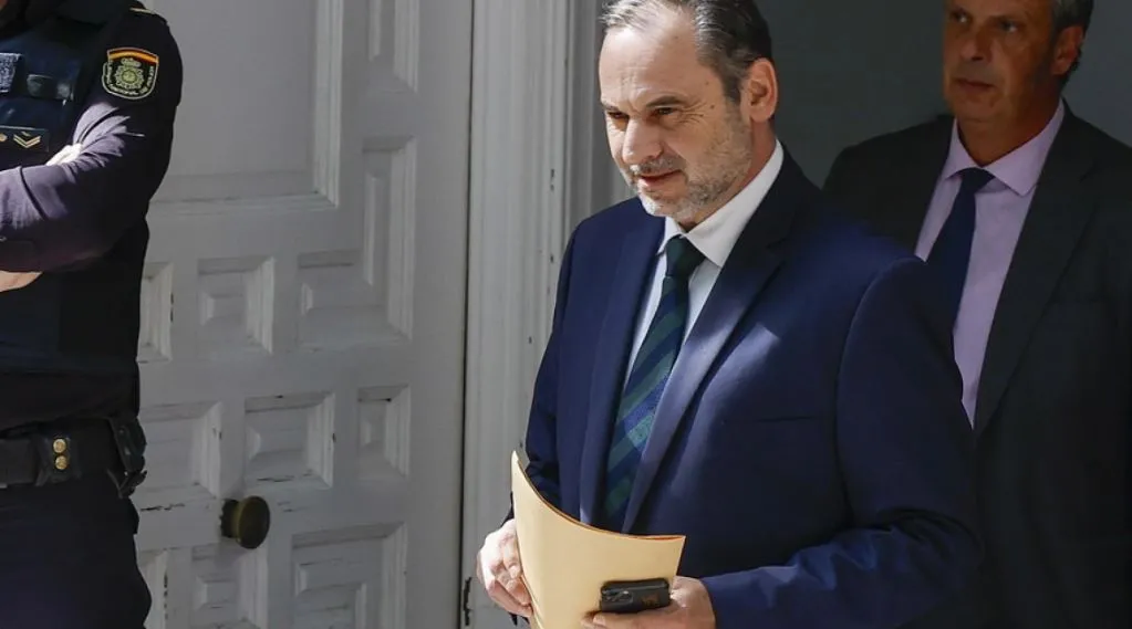 Spanjë, ish-ministri i Transportit lihet në paraburgim