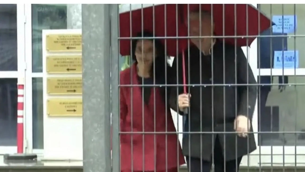 E pandehur për korrupsion/ Balluku qëndroi 40 minuta në GJKKO