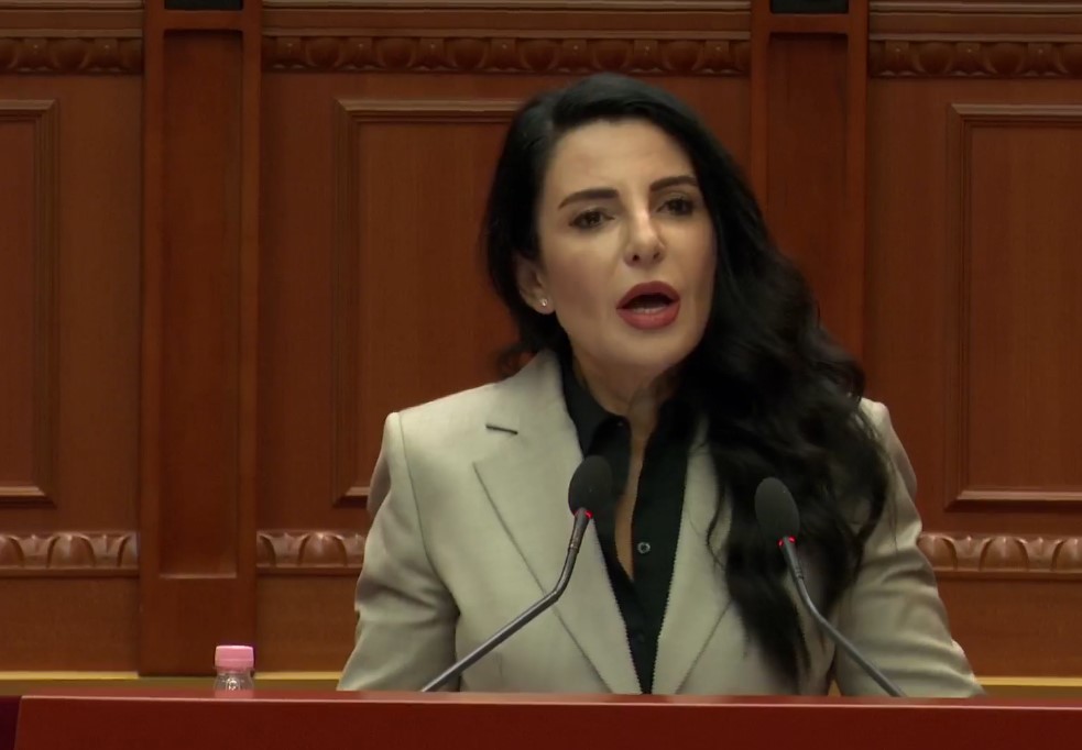 E pandehura Balluku ‘viktimizohet’ në Kuvend: S’do dëgjoni sharje nga unë
