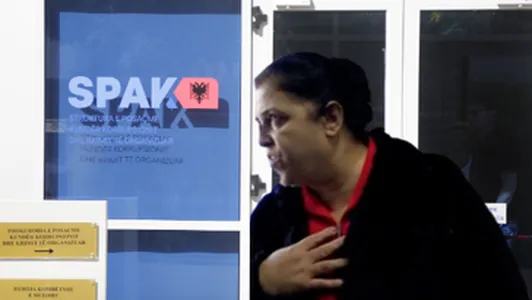 GJKKO çon për gjykim ish-kryetaren e Tropojës dhe ndërtuesin Rrok Gega